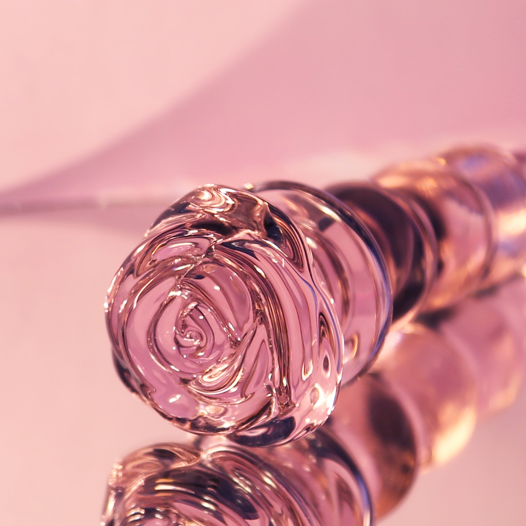 Tappo in vetro smaltato a forma di rosa con perline